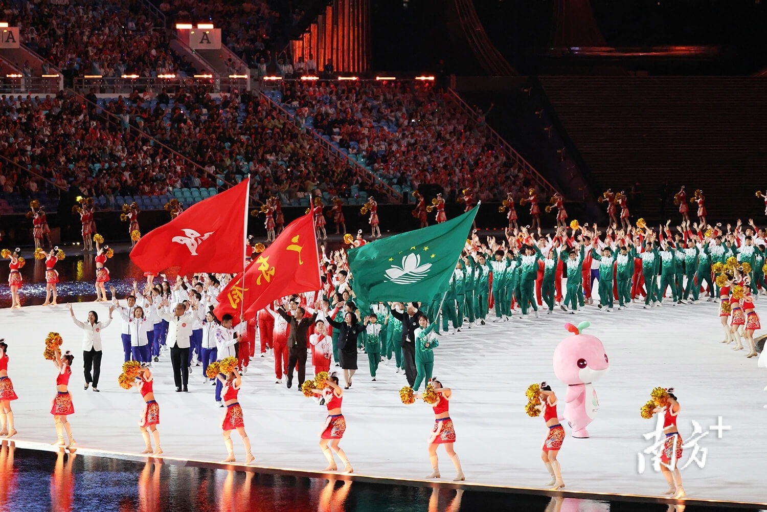 法兰克福1-1沃尔夫斯堡，岑特破门，巴舒亚伊点射绝平